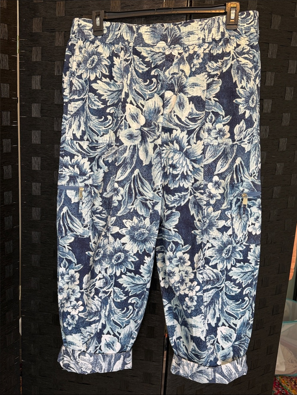 Chico’s Women’s Blue Floral Crop Pants Size 3